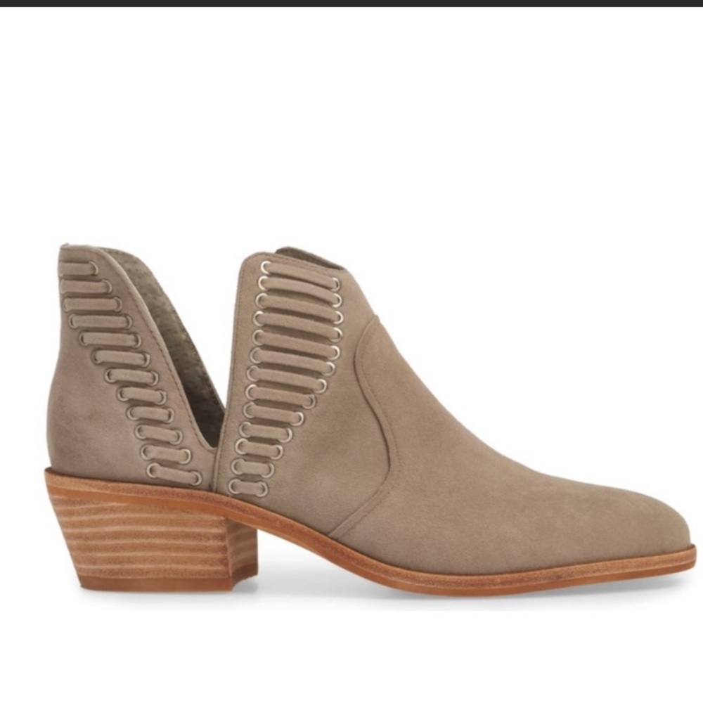 **VINCE CAMUTO Sz. 9 Taupe Booties**